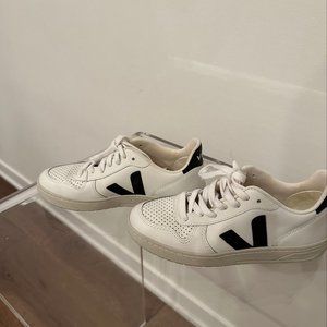 Veja V-10 Lace up Sneakers